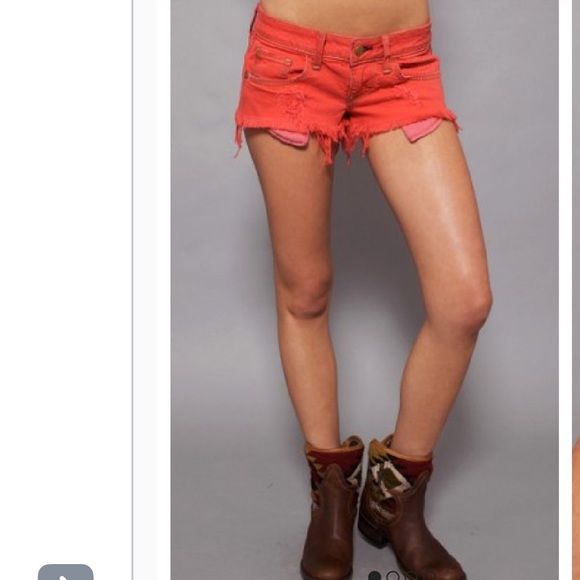NWT WILDFOX FRIDAY NIGHT RED DISTRESSED SHORTS 28 - Picture 7 of 8